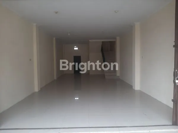 image RUKO 3 LANTAI SIAP HUNI DENGAN LOKASI STRATEGIS PINGGIR JALAN DEPOK (2)