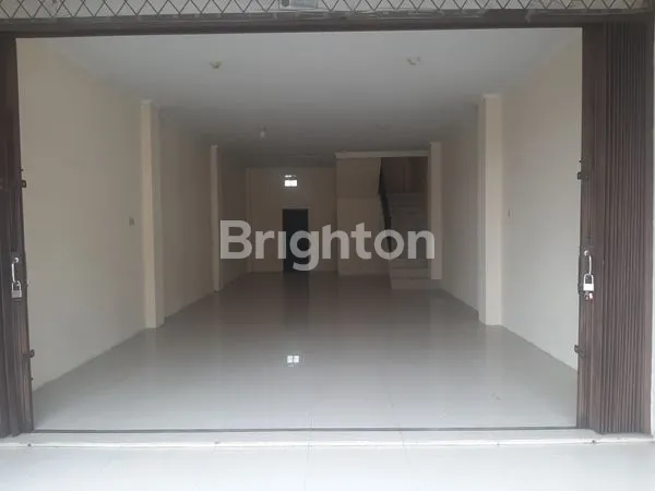 image RUKO 3 LANTAI SIAP HUNI DENGAN LOKASI STRATEGIS PINGGIR JALAN DEPOK (3)