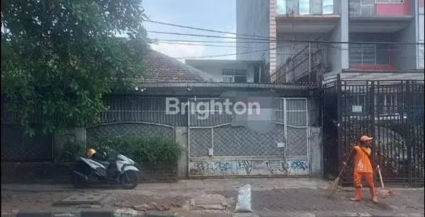 image RUMAH LAMA KEBUN JERUK 2 LANTAI HADAP SELATAN PINGGIR JALAN RAYA JALAN LEBAR COCOK BUAT TEMPAT USAHA (1)