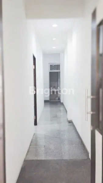 image PETERONGAN RUKO 3 LT + ROOFTOP BAGUS SIAP PAKAI TENGAH KOTA (2)