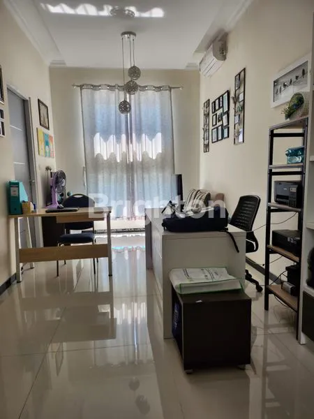 image RUMAH 2 LANTAI BAGUS SIAP HUNI SDR 2. DEKAT OERR GRAND EASTERN ITS HANG TUAH PETRA ARAYA GALAXY BUMI PERMAI (3)