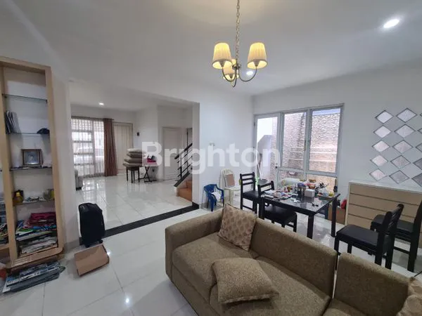 image RUMAH CLUSTER CASTILLA FULL FURNISH LIVING ROOM 2 - 2,5 LANTAI. LANTAI 3 DAK JEMUR + KMR PEMBANTU - HARGA 2.6M MASIH BISA NEGO (8)