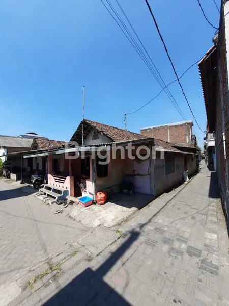 image RUMAH KOST MURAH SUDAH ADA PENGHUNI HITUNG TANAH DI GELURAN TAMAN SIDOARJO COCOK UNTUK INVESTASI (1)