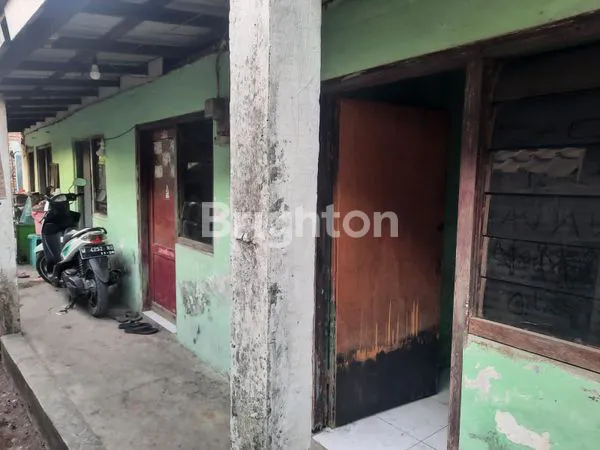 image RUMAH KOST MURAH SUDAH ADA PENGHUNI HITUNG TANAH DI GELURAN TAMAN SIDOARJO COCOK UNTUK INVESTASI (6)