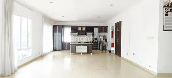 image RUMAH SUPER MEWAH VIEW GOLF  (3)