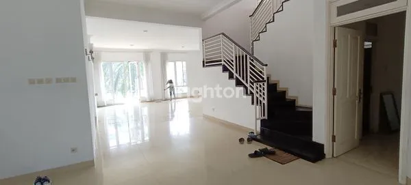 image RUMAH SUPER MEWAH VIEW GOLF  (5)