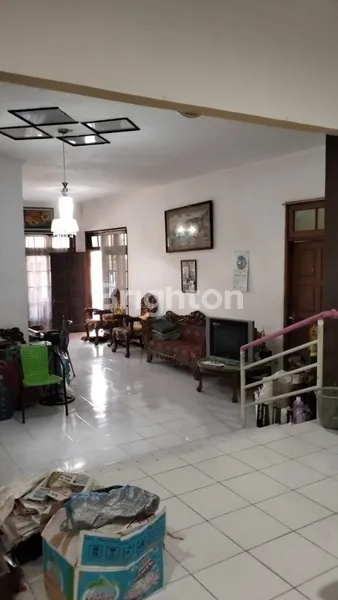 image RUMAH SIMPANG DARMO PERMAI SELATAN SURABAYA (6)