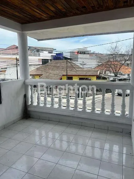 image RUMAH MEGAH 2 LANTAI KAMAR BANYAK LOKASI STRATEGIS CIDENG, JAKARTA PUSAT (6)