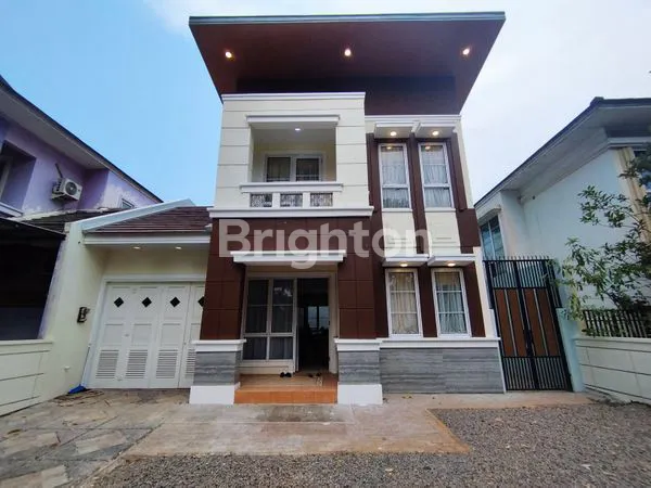 RUMAH MODERN 2 LANTAI BOULEVARD KOTA WISATA CIBUBUR SIAP HUNI