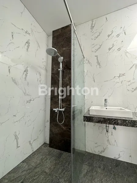 image RUMAH BARU MINIMALIS 2LANTAI DI KERTAJAYA INDAH (6)