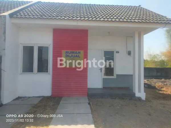 image MOJOSARIPERUMAHAN ROYAL REGENCYCLOSED DUDUKLANTAI KERAMIK 50X50 (1)