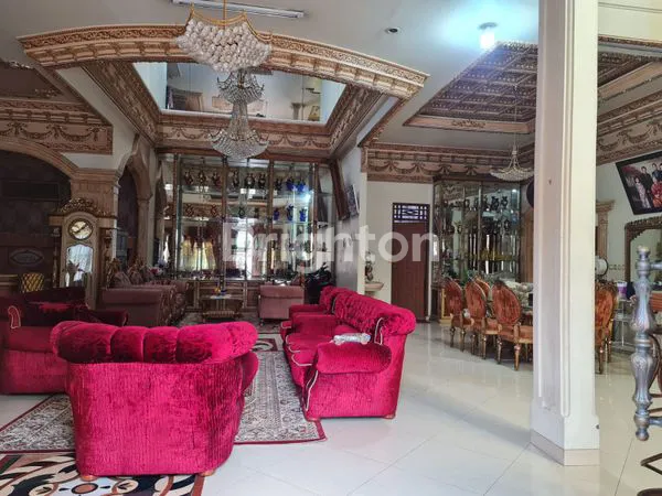 image RUMAH MEWAH 2 LANTAI SIAP HUNI DI KAYU PUTIH PULO GADUNG JAKARTA TIMUR (3)