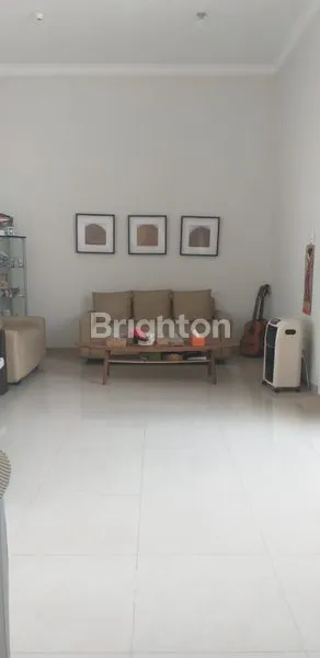 image RUMAH CANTIK DEKAT ELPICO DENGAN ROOFTOP (4)