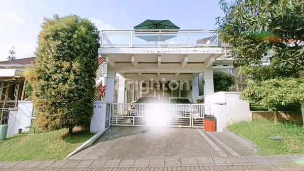 image RUMAH CANTIK DEKAT ELPICO DENGAN ROOFTOP (1)