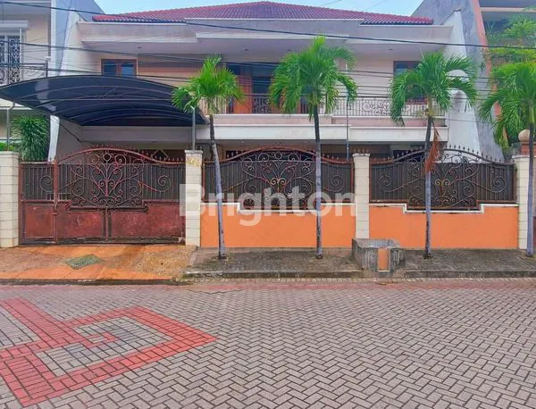 image 2 LANTAI SIAP HUNI ARAYA BLOK DEPAN DI BALIK BOULEVARD 15X25 ROW JALAN 3 MOBIL 2 MASTER BEDROOM SEMI FURNISHED, DEKAT KE ARAH MERR, GALAXY MALL, HANGTUAH, ITS, KEPUTIH, KLAMPIS, MANYAR, KERTAJAYA (1)