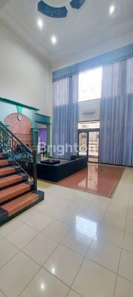 image 2 LANTAI SIAP HUNI ARAYA BLOK DEPAN DI BALIK BOULEVARD 15X25 ROW JALAN 3 MOBIL 2 MASTER BEDROOM SEMI FURNISHED, DEKAT KE ARAH MERR, GALAXY MALL, HANGTUAH, ITS, KEPUTIH, KLAMPIS, MANYAR, KERTAJAYA (4)