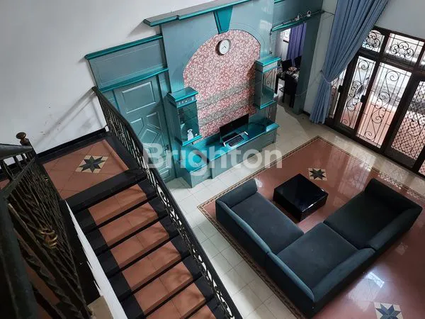 image 2 LANTAI SIAP HUNI ARAYA BLOK DEPAN DI BALIK BOULEVARD 15X25 ROW JALAN 3 MOBIL 2 MASTER BEDROOM SEMI FURNISHED, DEKAT KE ARAH MERR, GALAXY MALL, HANGTUAH, ITS, KEPUTIH, KLAMPIS, MANYAR, KERTAJAYA (6)