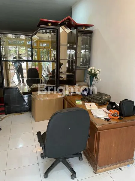 image RUMAH LOKASI STRATEGIS DI BARUK UTARA SURABAYA DEKAT KE EXCELSO MERR, GALAXY MALL, TOL WARU JUANDA (2)