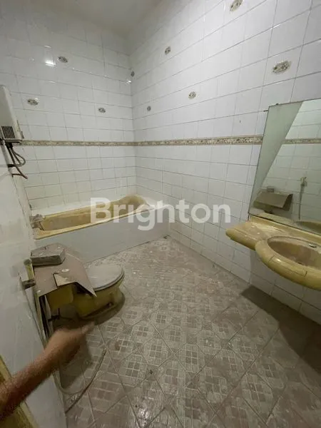 image RUMAH LOKASI STRATEGIS DI BARUK UTARA SURABAYA DEKAT KE EXCELSO MERR, GALAXY MALL, TOL WARU JUANDA (7)