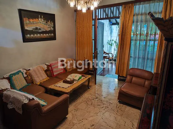 image RUMAH 2 LANTAI BISA UNTUK USAHA KEMAYORAN JAKARTA PUSAT (3)