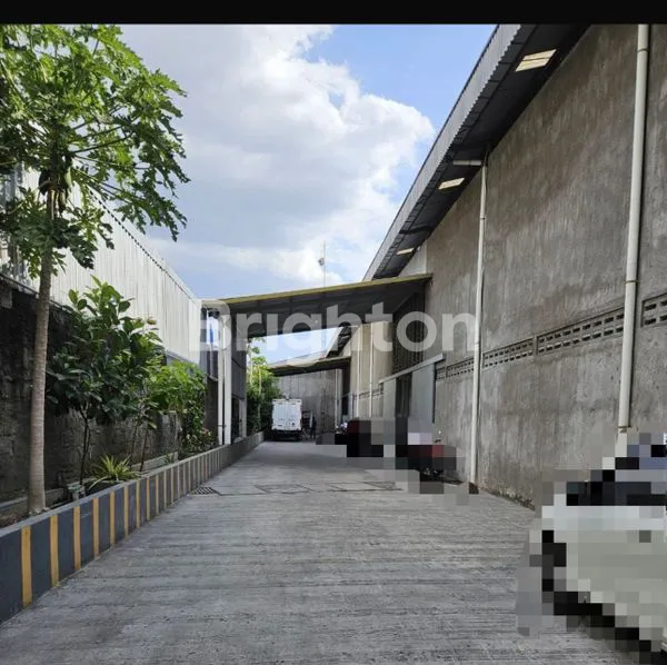 image GUDANG ISTIMEWA SIAP PAKAI!! MINIM RENOV!! AKSES SANGAT GAMPANG!! ZONA MERAH!! SUPER LANGKA!! (4)