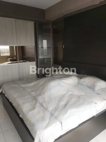 image JUAL CEPAT! APARTMENT BERKELEY FULL FURNISH KOMPLIT! LOKASI TERBAIK DEKAT UNIVERSITAS CIPUTRA, HOKKY, DLL (6)