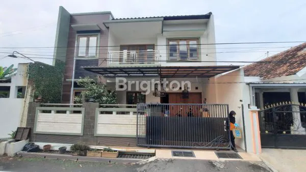 image RUMAH MEWAH 2 LANTAI DI SUPRIYADI (1)