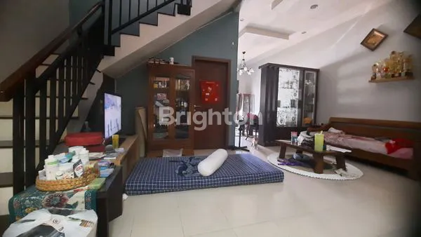 image RUMAH MEWAH 2 LANTAI DI SUPRIYADI (3)