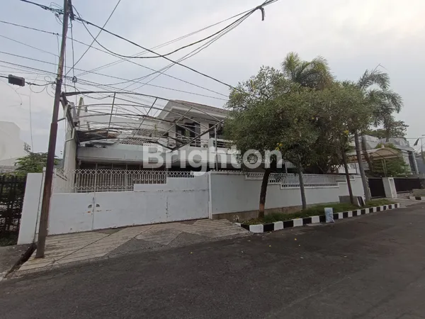 image RUMAH LAMA, MANYAR KERTOARJO, SELANGKAH KE BONNET, 5 MENIT KE GALAXY MALL (1)
