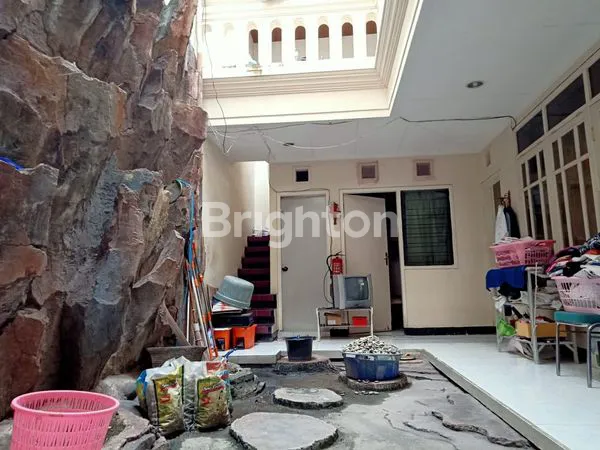 image RUMAH MEWAH 2 LANTAI DI SUTOREJO  (7)