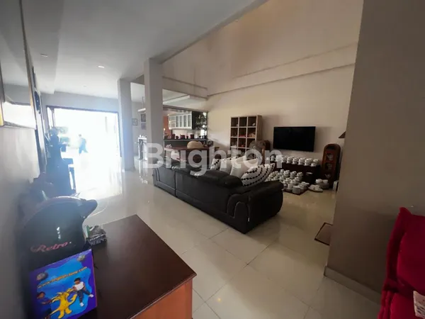 image RUMAH 2 LANTAI DI SESETAN, DENPASAR  SELATAN (3)
