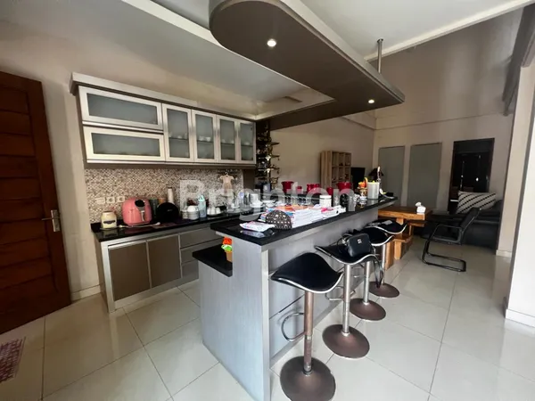 image RUMAH 2 LANTAI DI SESETAN, DENPASAR  SELATAN (7)