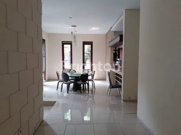 image RUMAH RAPIH BERSIH SEMIFURNISH SIAP HUNI KOTABARU PARAHYANGAN (3)