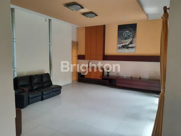 image RUMAH RAPIH BERSIH SEMIFURNISH SIAP HUNI KOTABARU PARAHYANGAN (6)