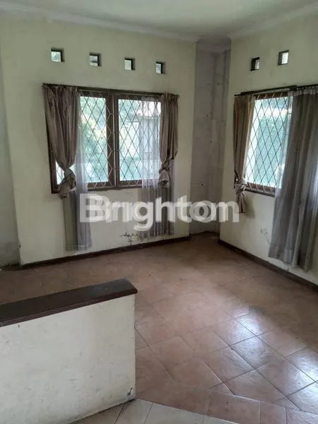 image RUMAH DI HOOK HALAMAN LUAS LOKASI STRATEGIS DI TENGAH KOTA BOGOR (3)