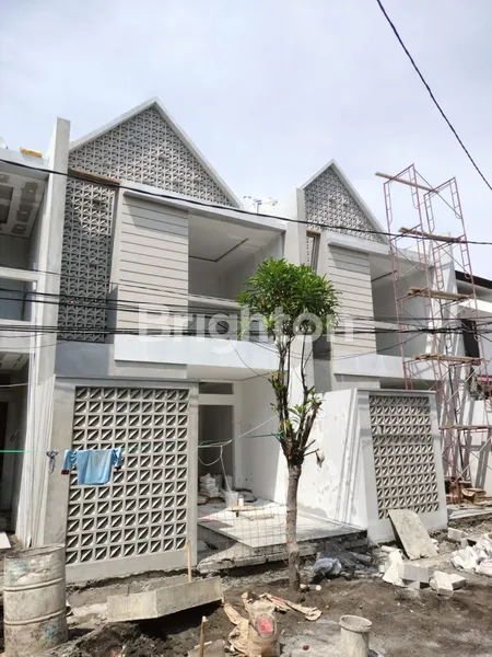 image RUMAH HOOK 2LT DEKAT RAYA KENJERAN (2)