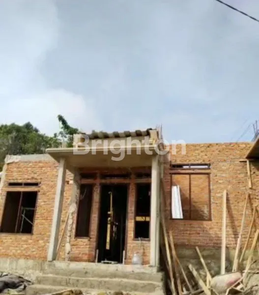 image DI JUAL RUMAH 2 LANTAI. HARGA SANGAT TERJANGKAU. DENGAN KUALITAS BAHAN YANG SANGAT BAIK. DI MINATI OLEH BANYAK ORANG. JALANAN SUDAH DI COR. (6)