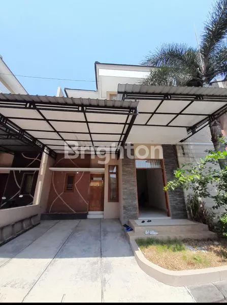 image KARANGANYAR, COLOMADU, RUMAH 2 LANTAI DESAIN MENARIK, AKSES JALAN 2 ARAH COCOK UNTUK RUANG PERKANTORAN MAUPUN TEMPAT TINGGAL, HANYA 10 MENIT KE BANDARA ADI SOEMARMO (1)