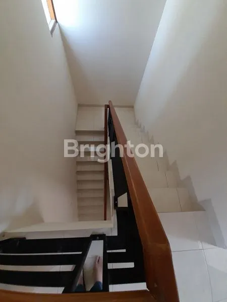 image KARANGANYAR, COLOMADU, RUMAH 2 LANTAI DESAIN MENARIK, AKSES JALAN 2 ARAH COCOK UNTUK RUANG PERKANTORAN MAUPUN TEMPAT TINGGAL, HANYA 10 MENIT KE BANDARA ADI SOEMARMO (4)