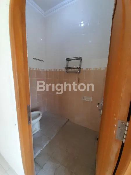 image KARANGANYAR, COLOMADU, RUMAH 2 LANTAI DESAIN MENARIK, AKSES JALAN 2 ARAH COCOK UNTUK RUANG PERKANTORAN MAUPUN TEMPAT TINGGAL, HANYA 10 MENIT KE BANDARA ADI SOEMARMO (6)