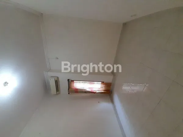 image KARANGANYAR, COLOMADU, RUMAH 2 LANTAI DESAIN MENARIK, AKSES JALAN 2 ARAH COCOK UNTUK RUANG PERKANTORAN MAUPUN TEMPAT TINGGAL, HANYA 10 MENIT KE BANDARA ADI SOEMARMO (7)