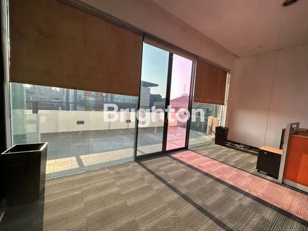 image RUMAH PLUIT 4 LANTAI BESAR MEWAH DAN HOEK SIAP HUNI (5)