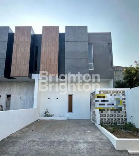 image RUMAH MINIMALIS SIAP HUNI!! LOKASI NYAMAN DAN STRATEGIS!! NUANSA ALA VILLA!! LOKASI PALING STRATEGIS DAN PALING DI CARI!! SUPER ISTIMEWA (1)