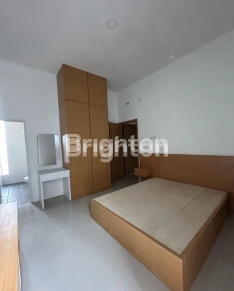 image RUMAH MINIMALIS SIAP HUNI!! LOKASI NYAMAN DAN STRATEGIS!! NUANSA ALA VILLA!! LOKASI PALING STRATEGIS DAN PALING DI CARI!! SUPER ISTIMEWA (4)