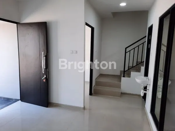 image RUMAH BARU 2 LT DI EASTERN PARK SURABAYA DEKAT ITS, UNIV HANG TUAH (1)