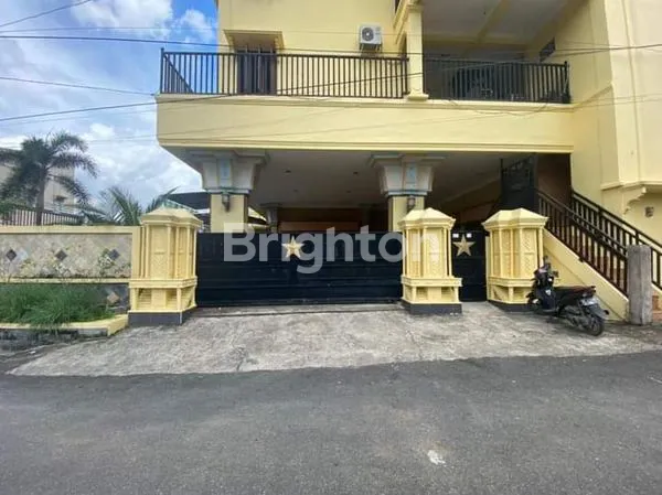 image JUAL RUMAH MEWAH 3 LANTAI TENGAH KOTA SAMARINDA ADA KOLAM RENANGNYA (2)