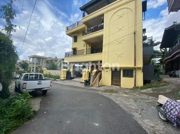 image JUAL RUMAH MEWAH 3 LANTAI TENGAH KOTA SAMARINDA ADA KOLAM RENANGNYA (6)