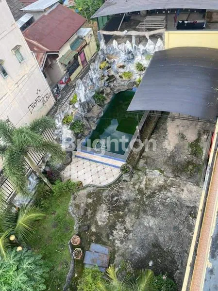 image JUAL RUMAH MEWAH 3 LANTAI TENGAH KOTA SAMARINDA ADA KOLAM RENANGNYA (7)