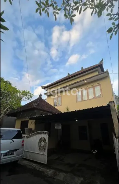 RUMAH DENGAN LOKASI NYAMAN DAN STRATEGIS DI ABIANSEMAL.