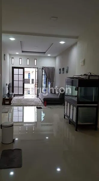 image RUMAH CANTIK 2 LANTAI DI BATAM CENTER (1)